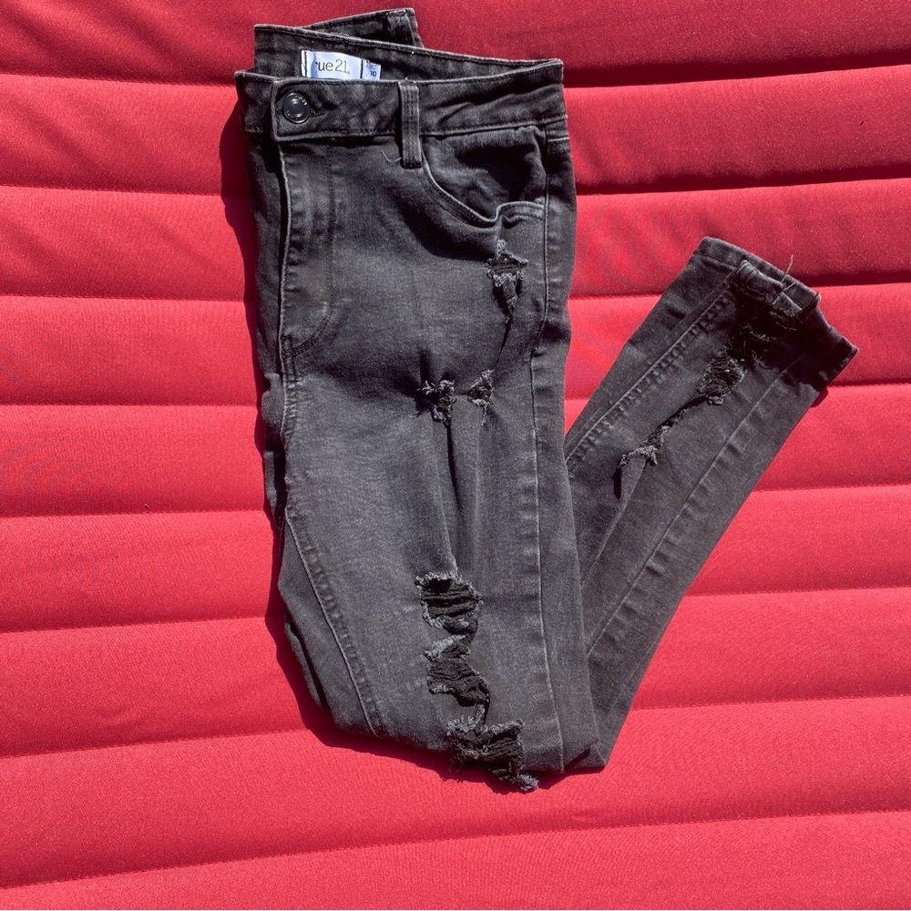 Rue 21 distressed black skinny jeans size:10